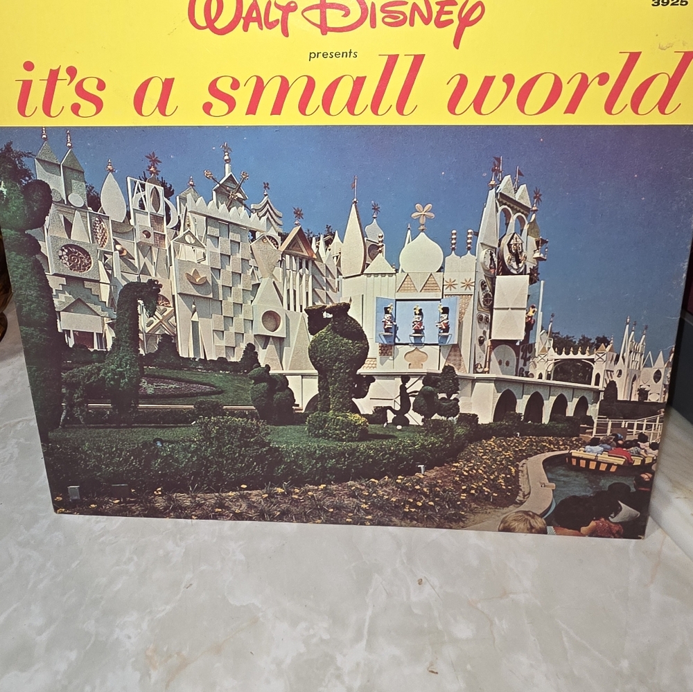 Walt Disney It's a Small World Record